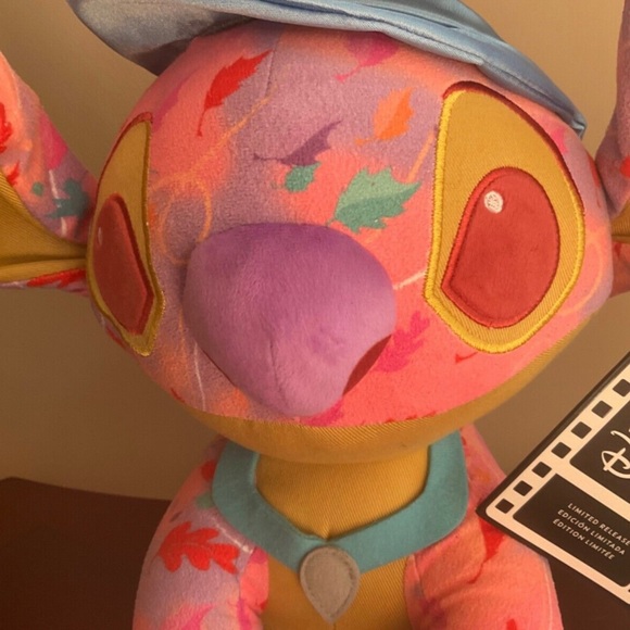 DISNEY PARKS ‘’LILO AND STITCH ‘’ STITCH CRASHES COLLECTION .. POCAHONTAS - Picture 2 of 6